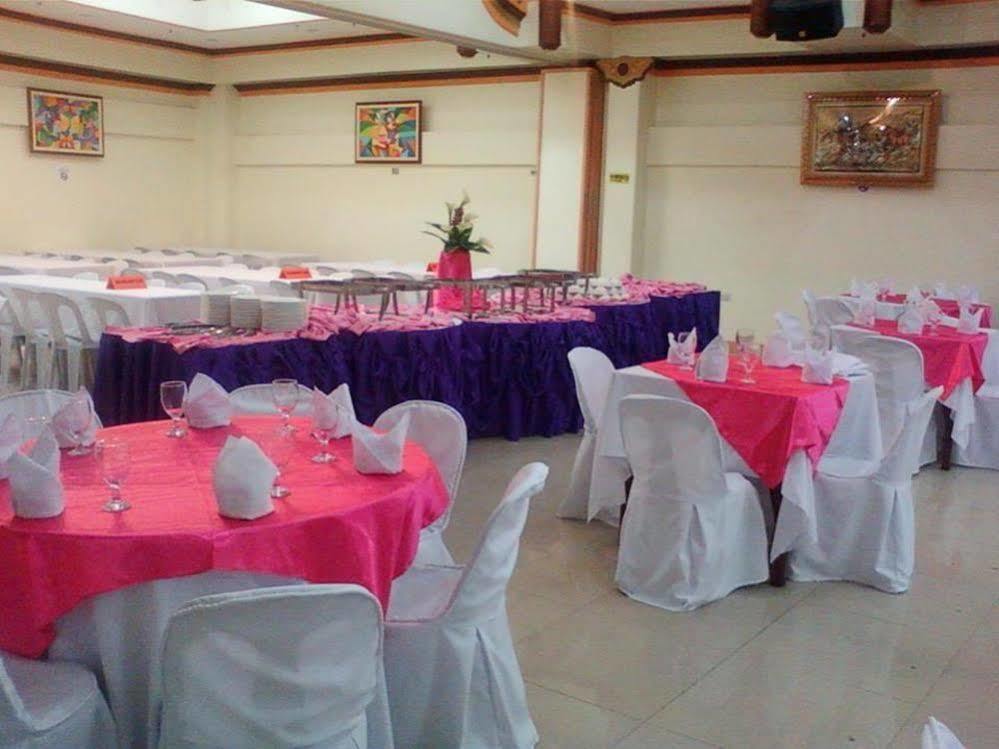 Golden Stallion Suites Cagayan de Oro Buitenkant foto